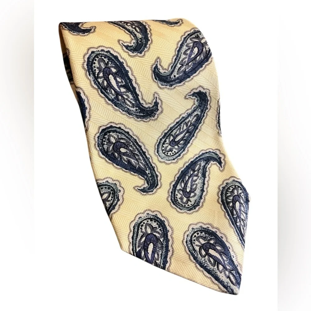 Robert Talbott Paisley Patterned Tie in Blue and Cream